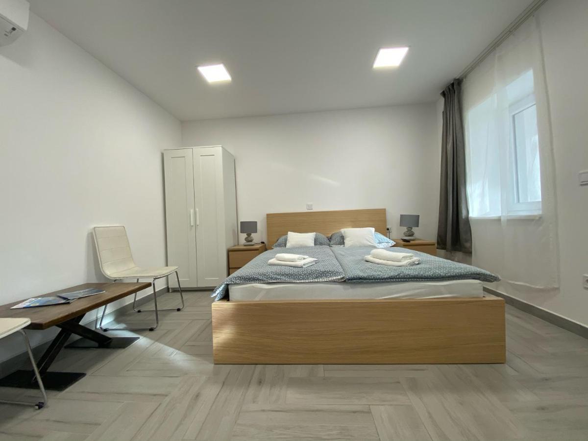 Sulyom Panzio Apartment Tiszafured Bagian luar foto