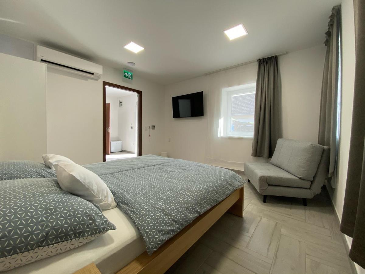 Sulyom Panzio Apartment Tiszafured Bagian luar foto