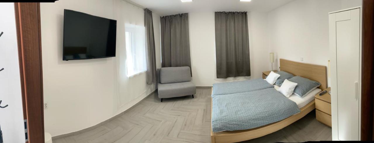 Sulyom Panzio Apartment Tiszafured Bagian luar foto