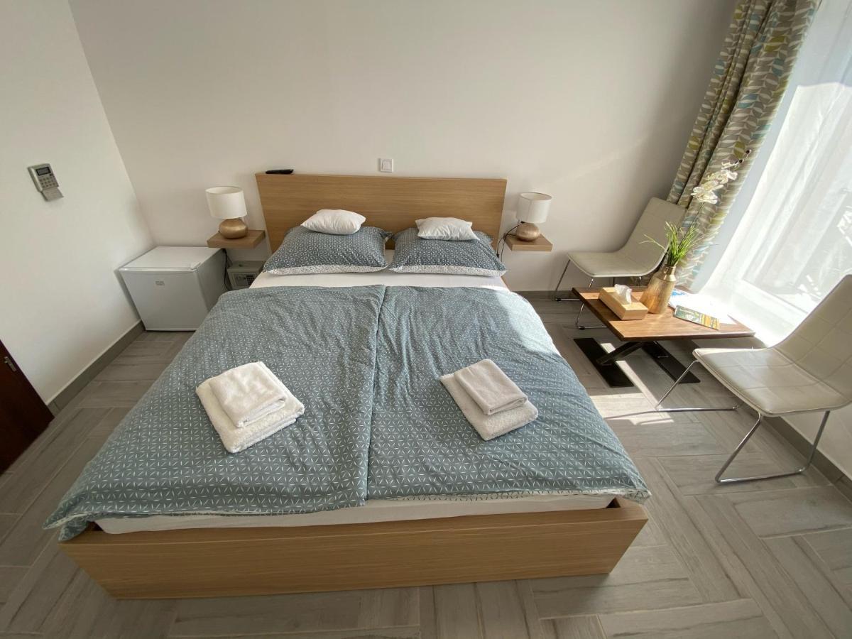 Sulyom Panzio Apartment Tiszafured Bagian luar foto